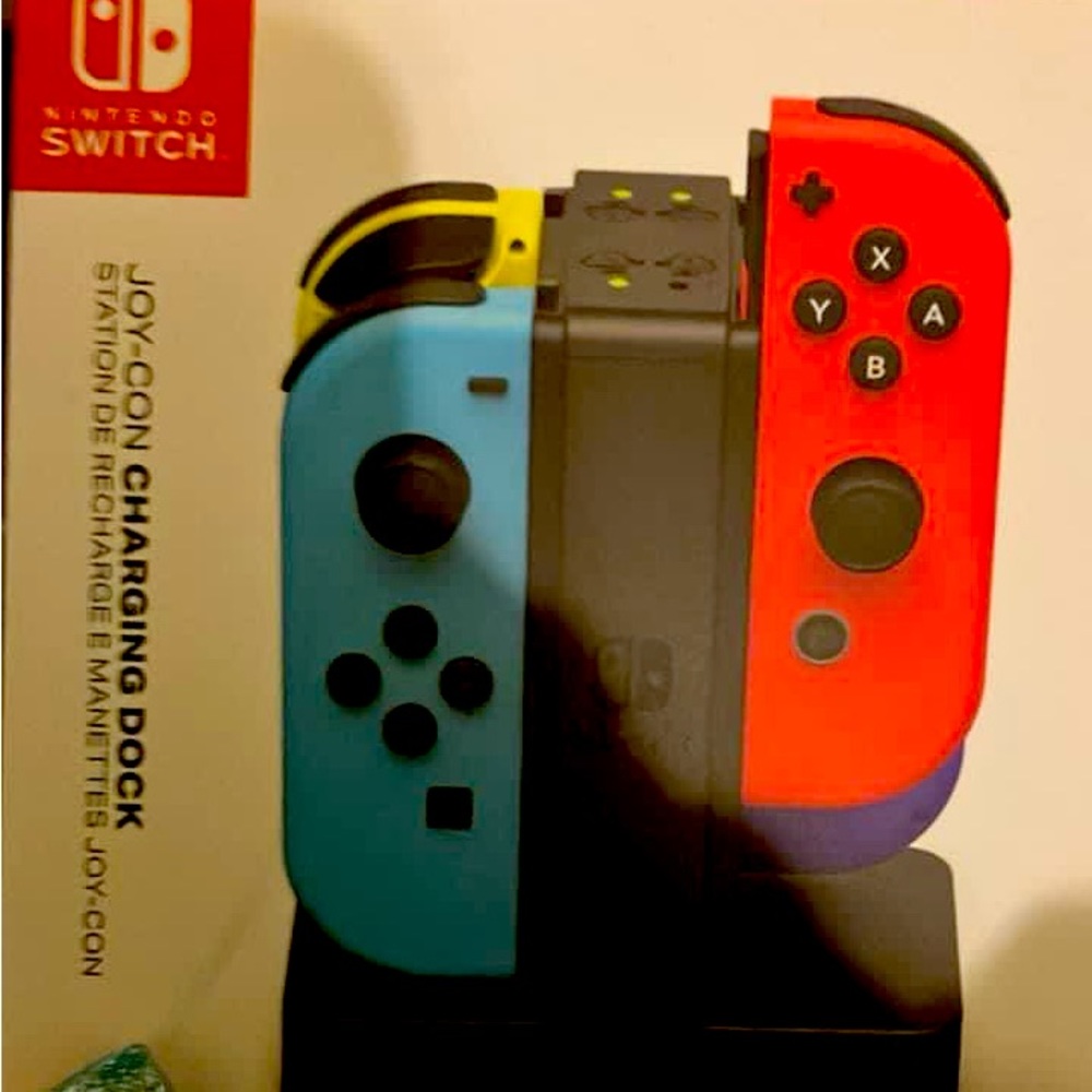 Joy, con, charging dock
